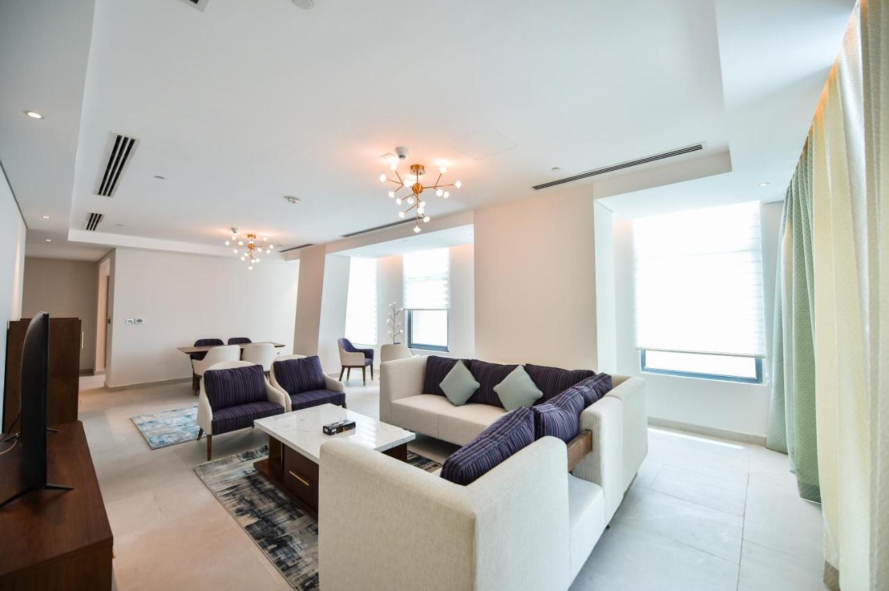 Waterfront Hotel Apartment Lusail Екстер'єр фото A living room in a suite at the Ritz-Carlton, DIFC