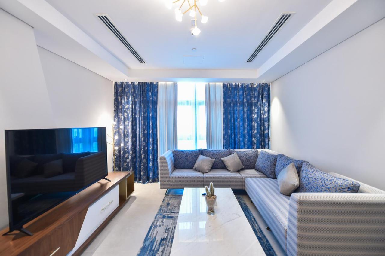 Waterfront Hotel Apartment Lusail Екстер'єр фото A living room in a modern apartment