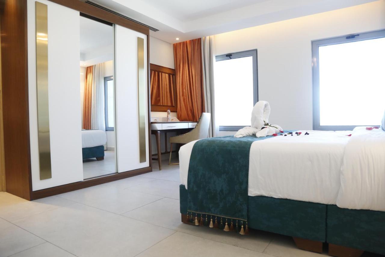 Waterfront Hotel Apartment Lusail Екстер'єр фото A bedroom at the hotel